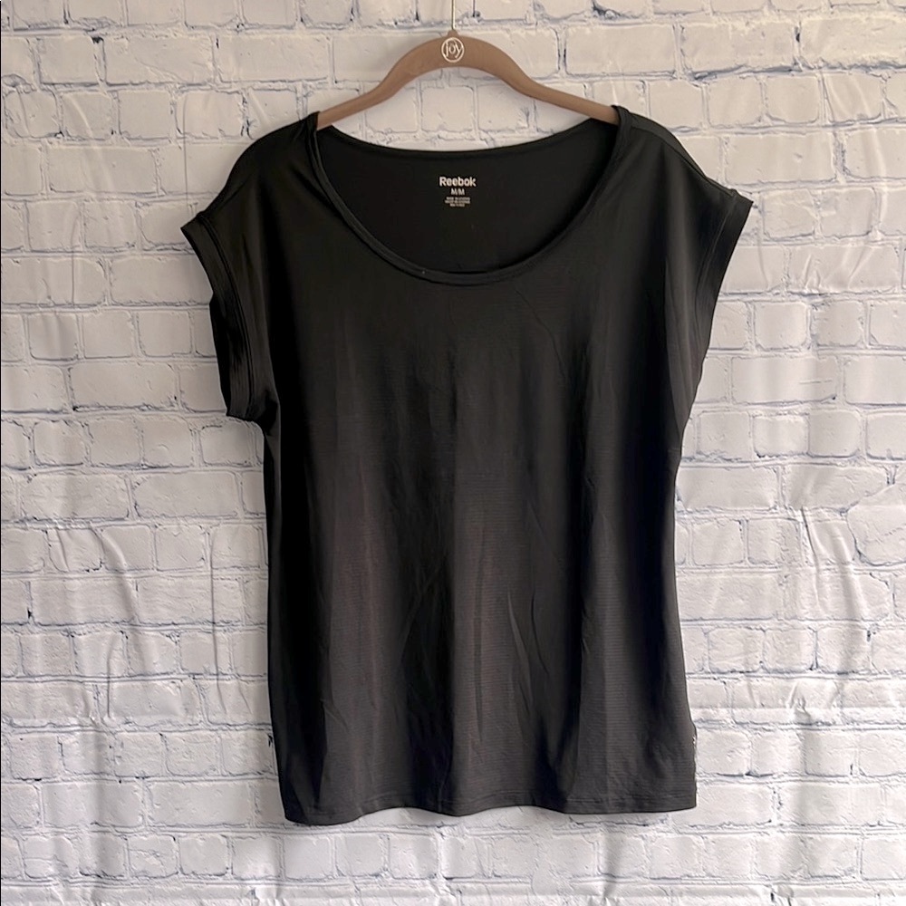 Reebok Women's Black Athletic Short Sleeve Lightweight Top Size Medium‎